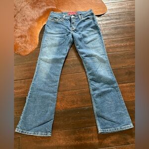 Vintage Y2K Levi's 518 Women's Boot Cut Flared Jeans in Medium Blue Wash